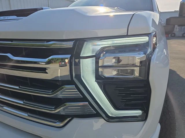 Used 2024 White Chevrolet High Country image 31