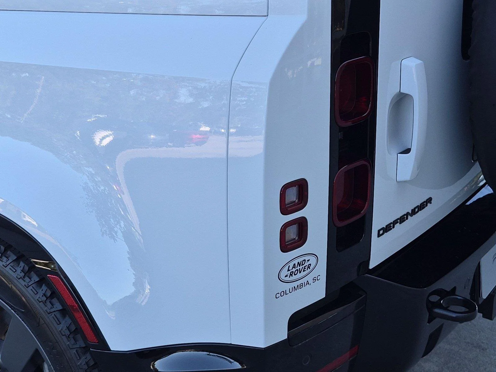Used 2025 Fuji White Land Rover X-Dynamic SE image 11