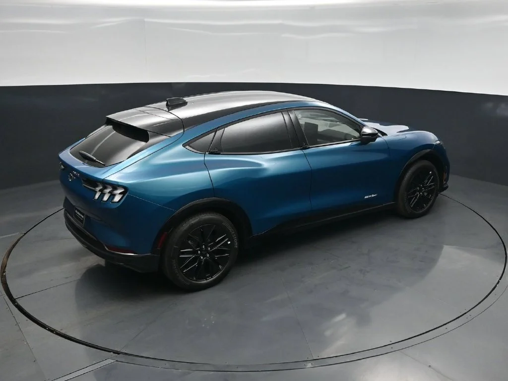 New 2026 Adriatic Blue Metallic Ford Premium image 37
