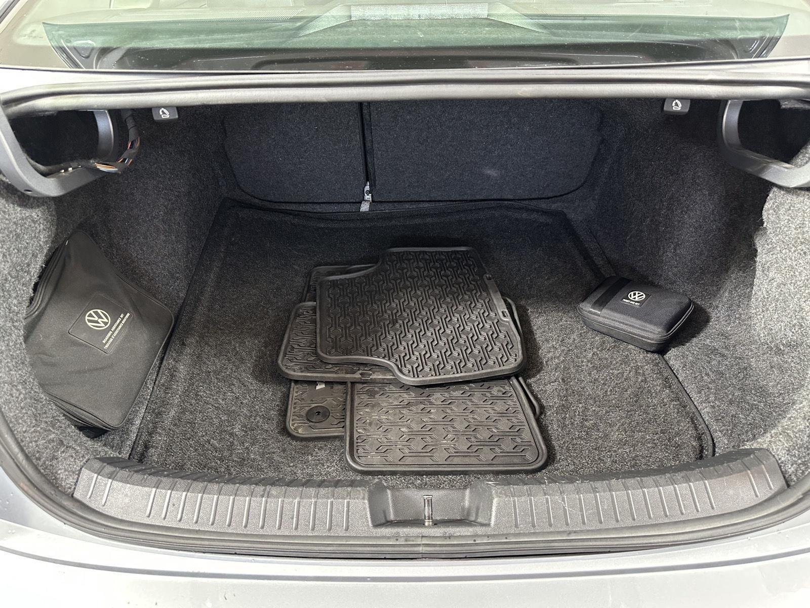 Used 2021 Platinum Gray Metallic Volkswagen SE image 30