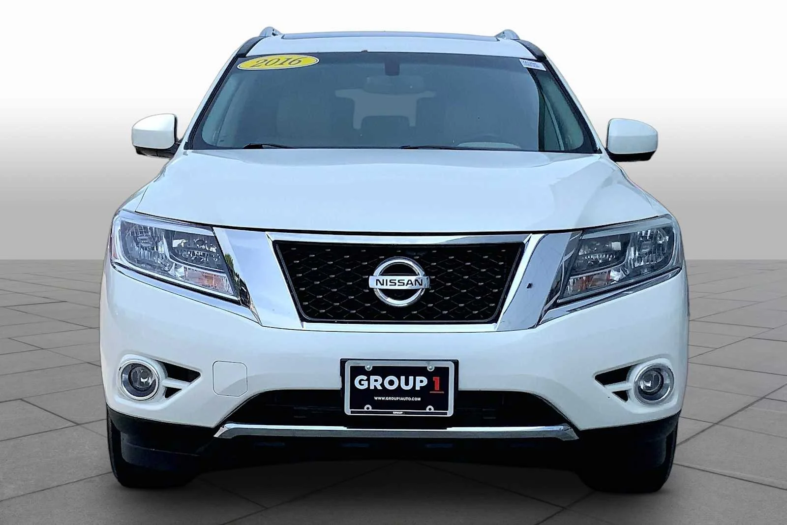 Used 2016 Pearl White Nissan SL image 3
