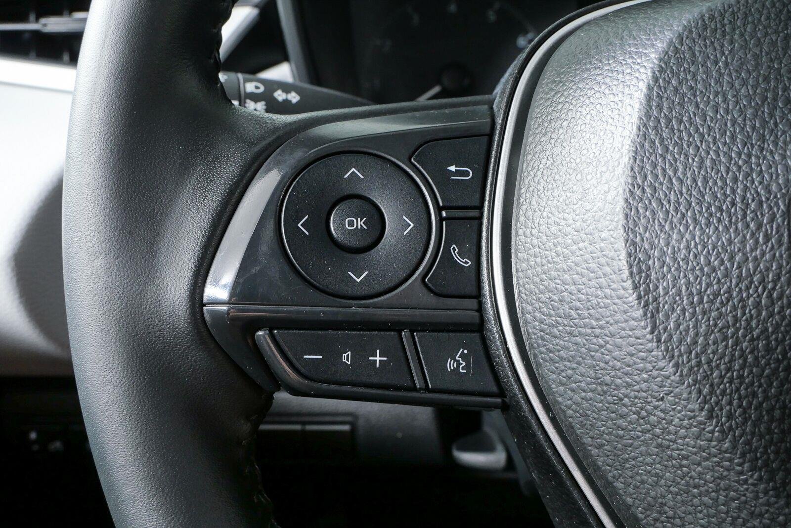 2025 Toyota Corolla SE - Photo 10