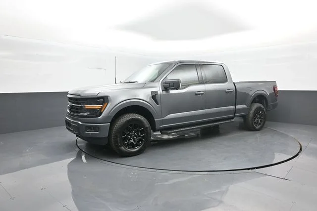 New 2026 Carbonized Gray Metallic Ford XLT image 4