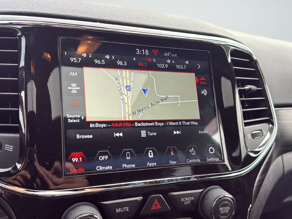 Used 2022 Red Jeep Laredo X image 33