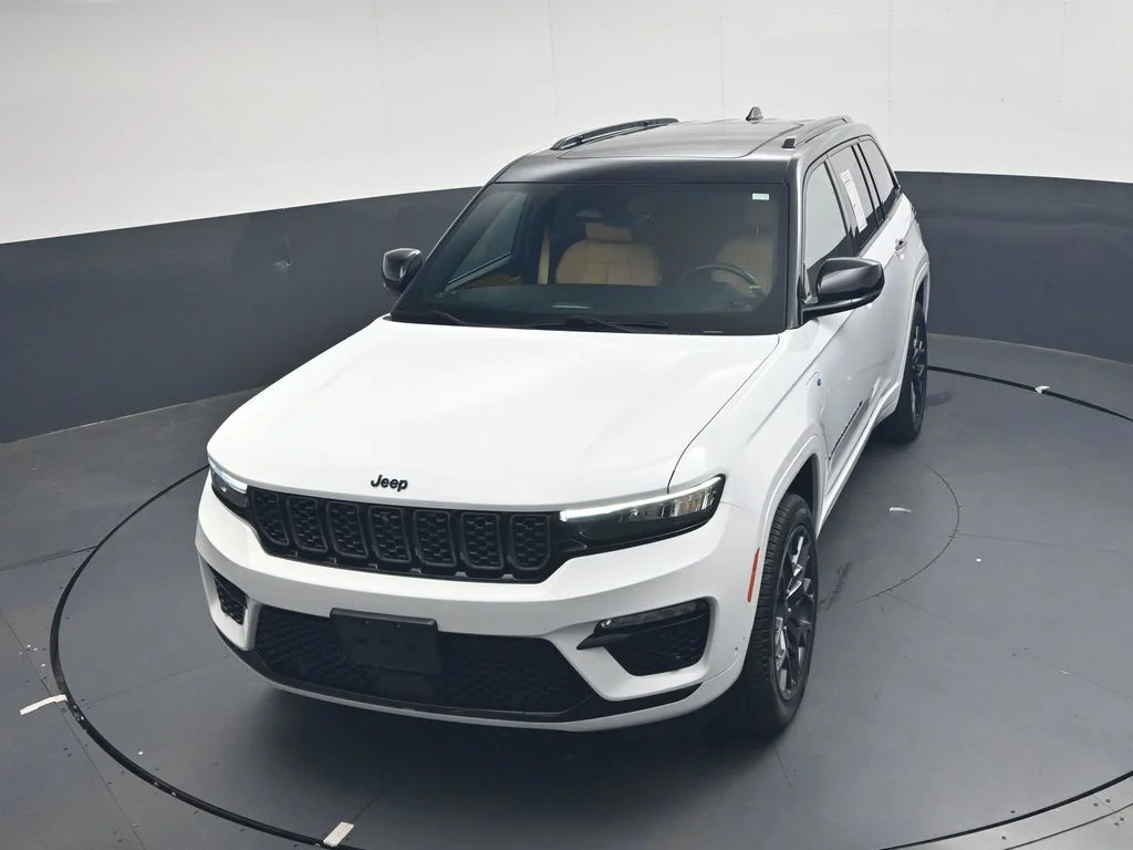 Used 2023 White Jeep Summit Reserve 4xe image 42