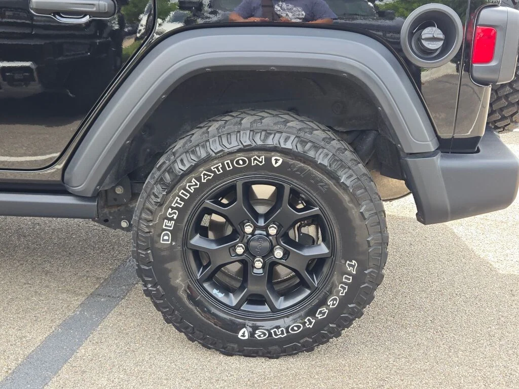 Used 2020 Black Jeep Unlimited Sport image 17