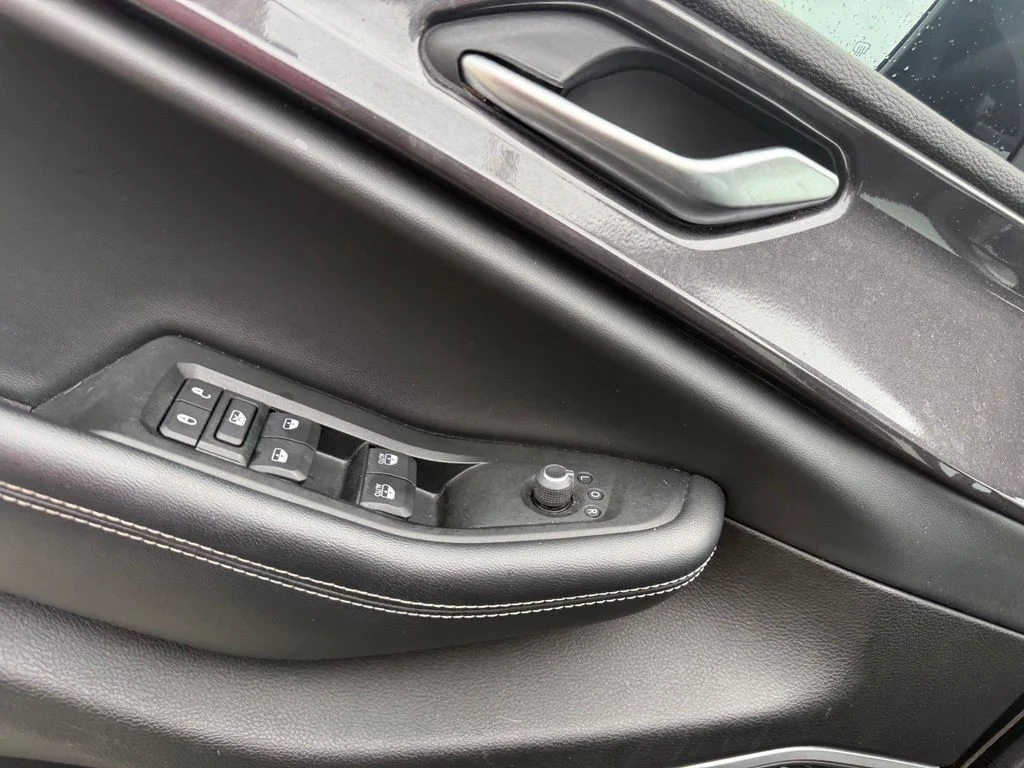 Used 2021 Black Jeep Altitude image 6