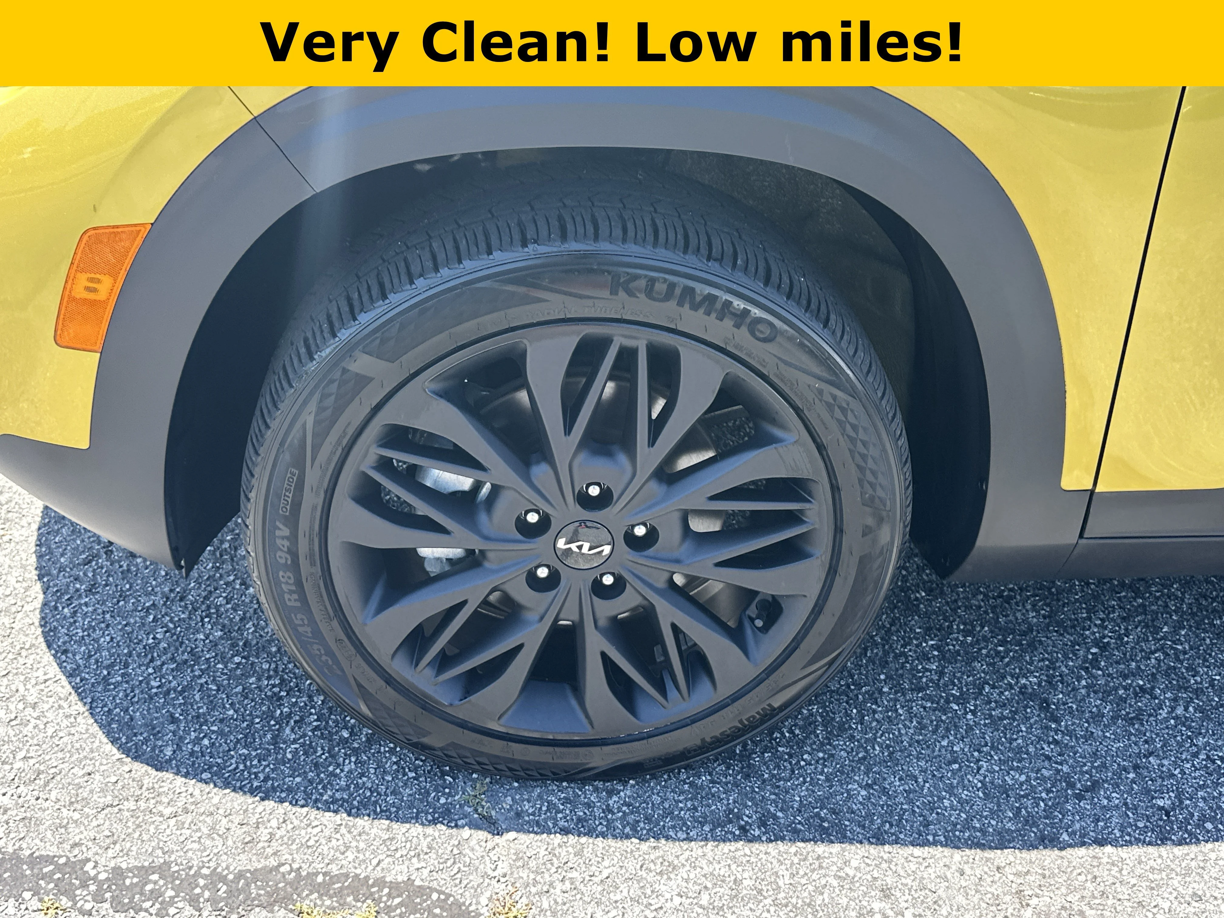 Used 2023 Starbright Yellow/Black Roof Kia Nightfall image 11