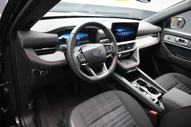 Certified Used 2025 Agate Black Metallic Ford ST-Line image 9