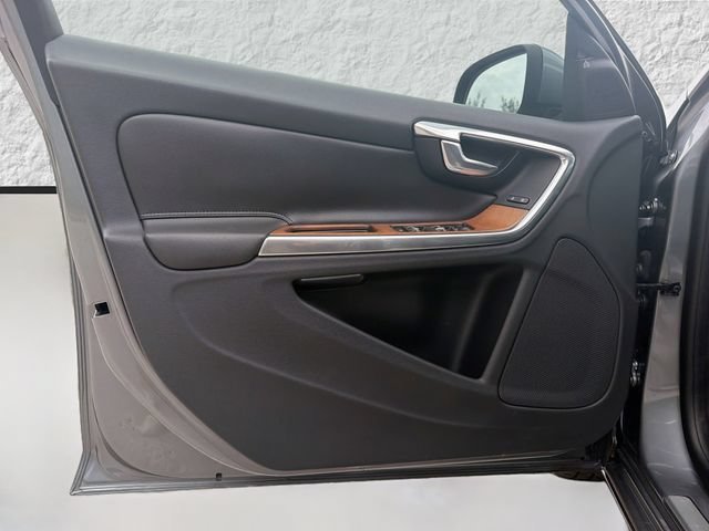 Used 2016 Gray Metallic Volvo T5 Drive-E Premier image 21
