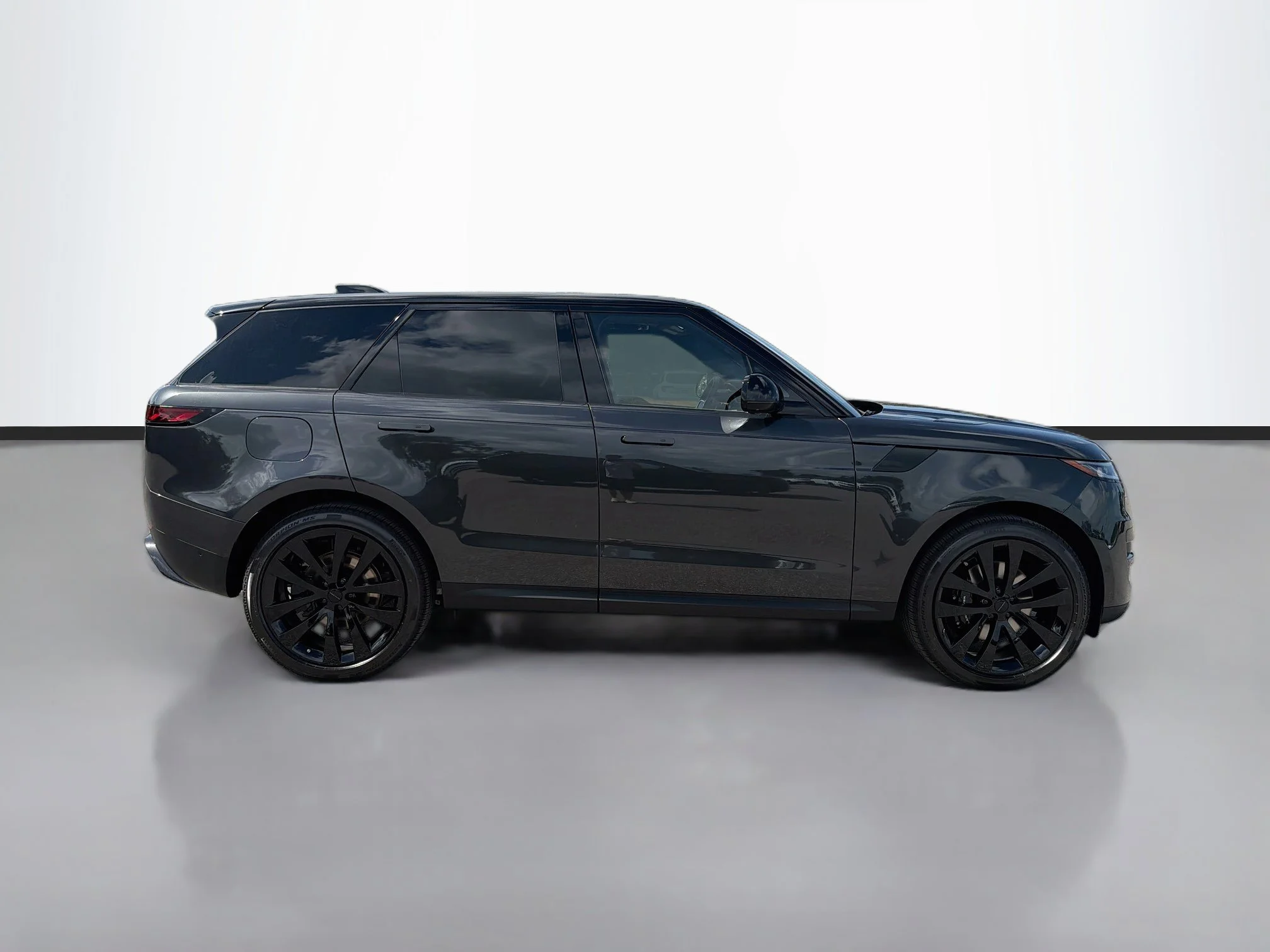 New 2026 Carpathian Grey Land Rover SE image 6