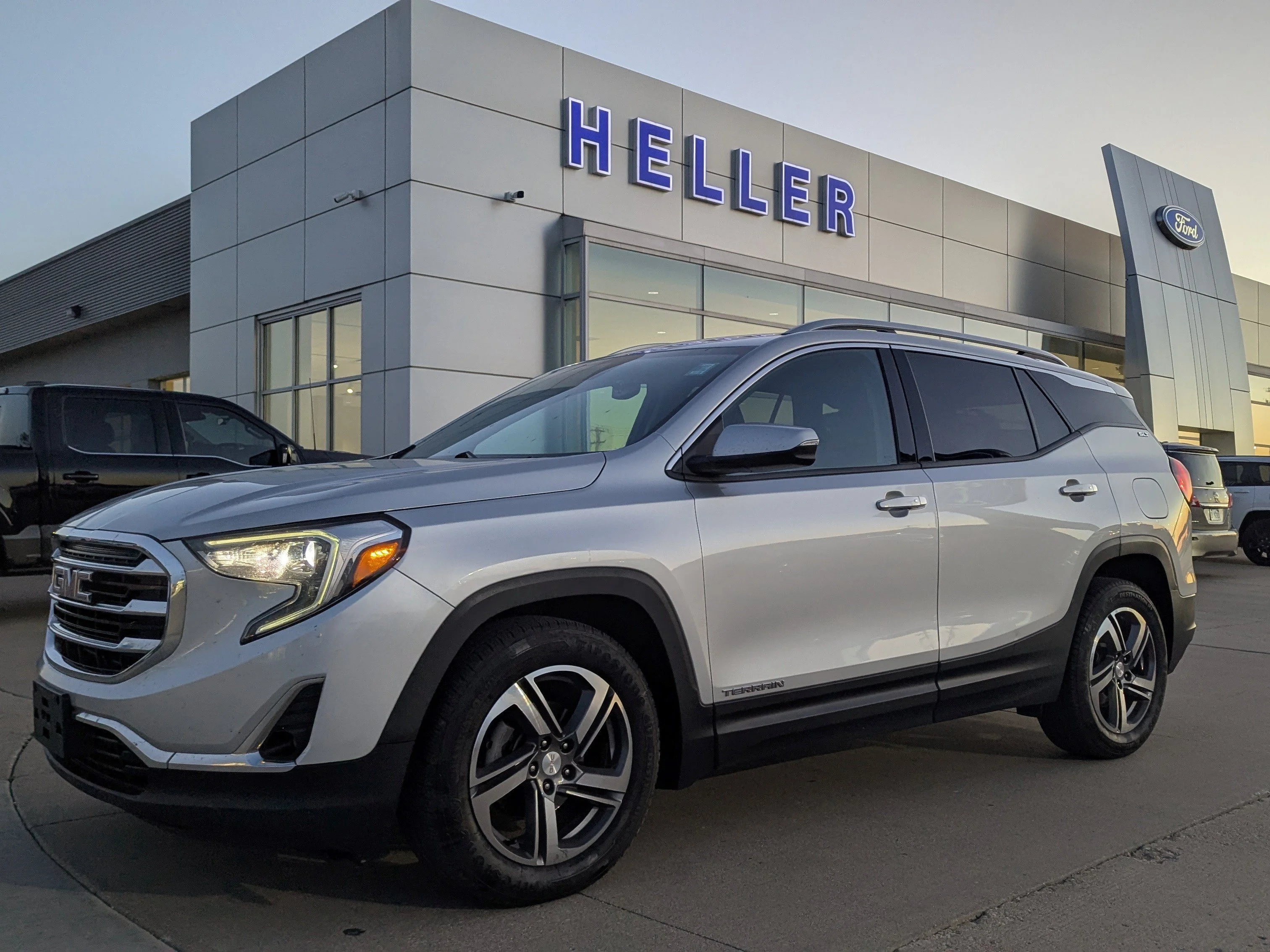 Used 2019 Quicksilver Metallic GMC SLT image 3