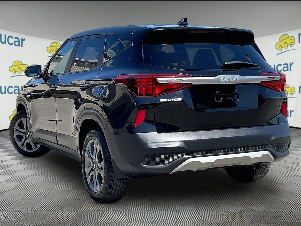 Used 2023 Black Kia LX image 4