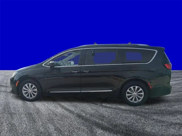 Used 2019 Brilliant Black Crystal Pearlcoat Chrysler Touring L image 7