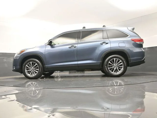 Used 2019 Blue Toyota XLE image 34