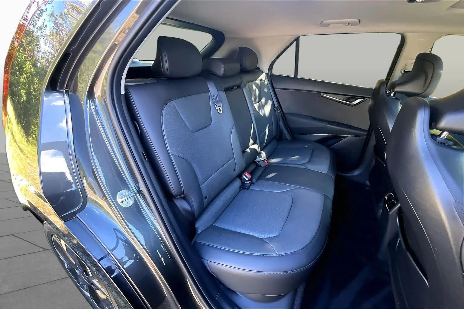Used 2024 Graphite Gray Kia Wave image 20