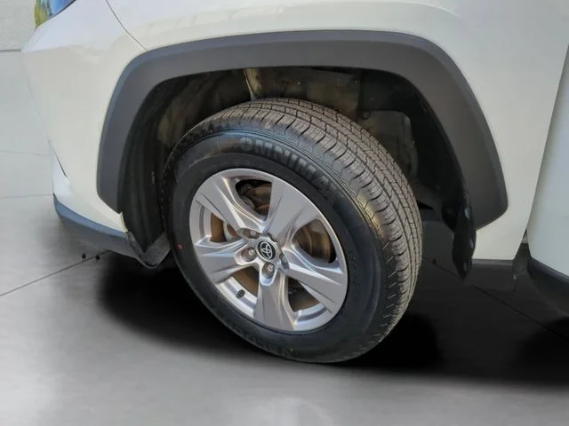 Used 2022 White Toyota XLE image 35