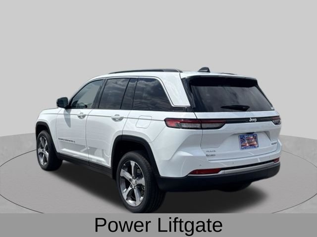 New 2026 Bright White Clear-Coat Exterior Paint Jeep Laredo image 4