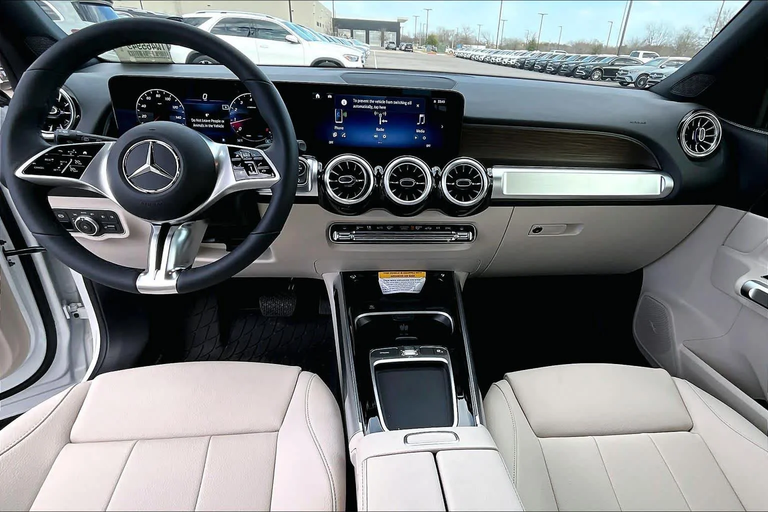 New 2026 Polar White Mercedes-Benz GLB 250 image 5