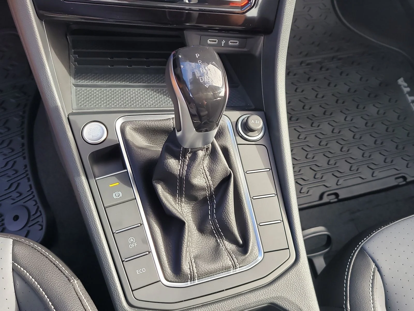 New 2026 Platinum Gray Metallic Volkswagen 1.5T SE image 26