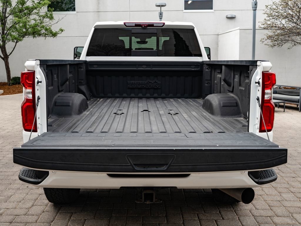 Used 2022 Iridescent Pearl Tricoat Chevrolet High Country image 21