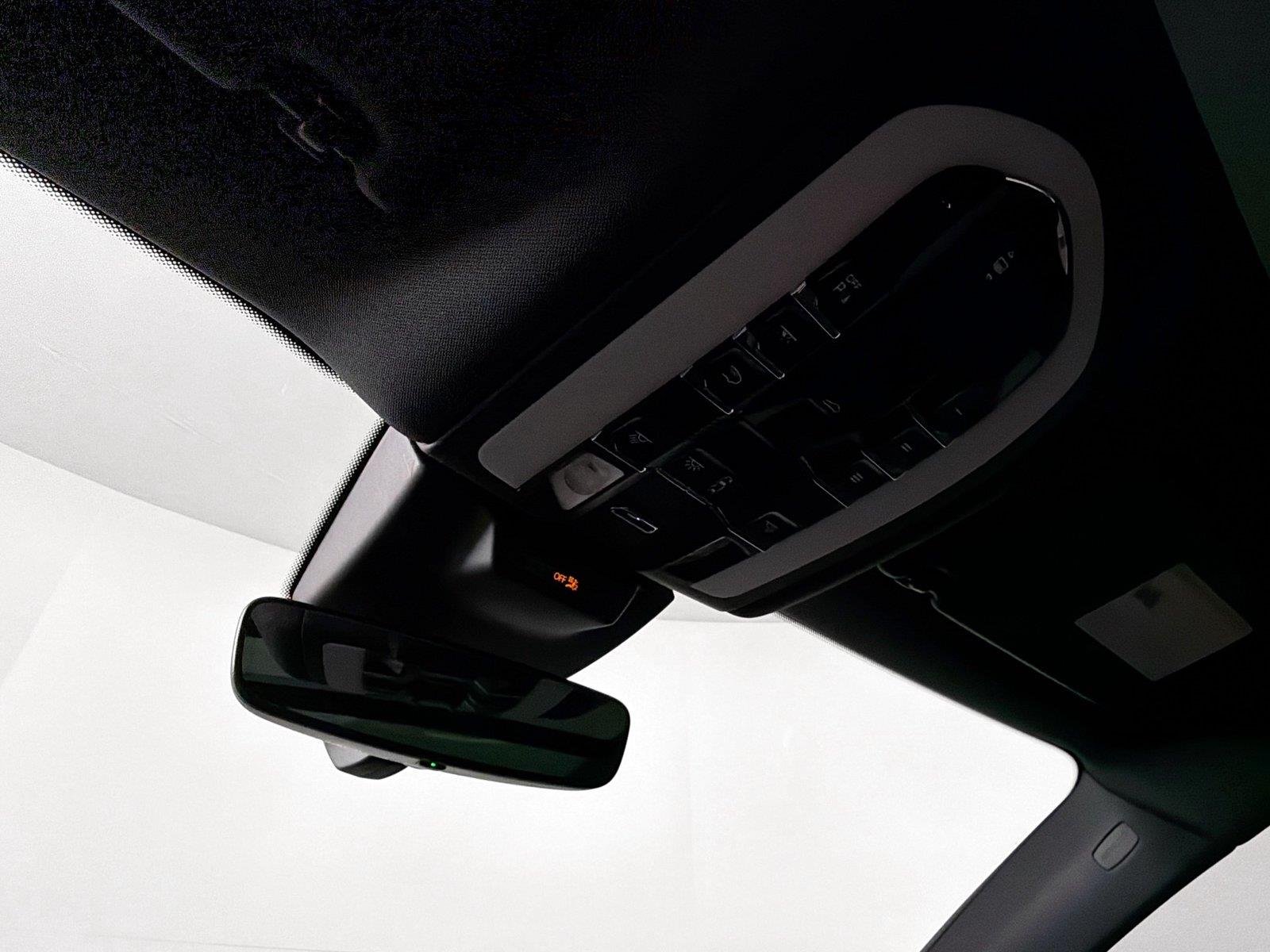 2026 Porsche Macan T - Photo 25