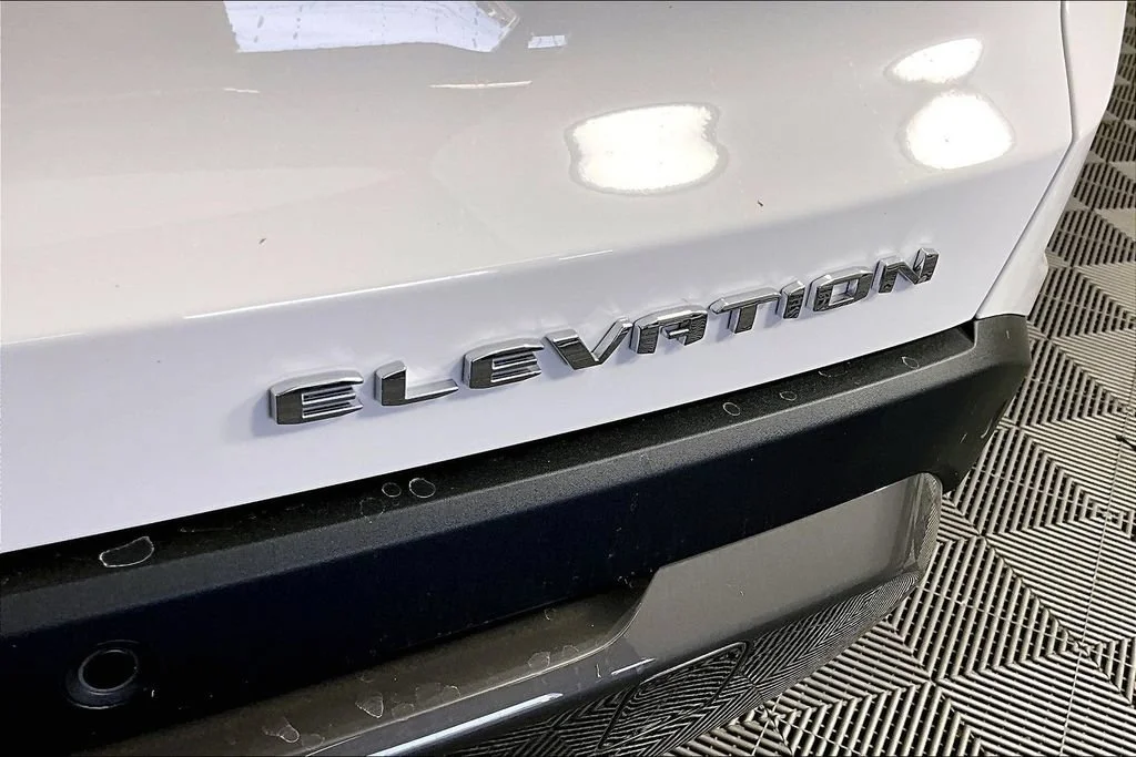 New 2027 Summit White GMC Elevation image 10