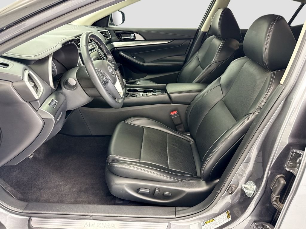 Used 2023 Gun Metallic Nissan SV image 18