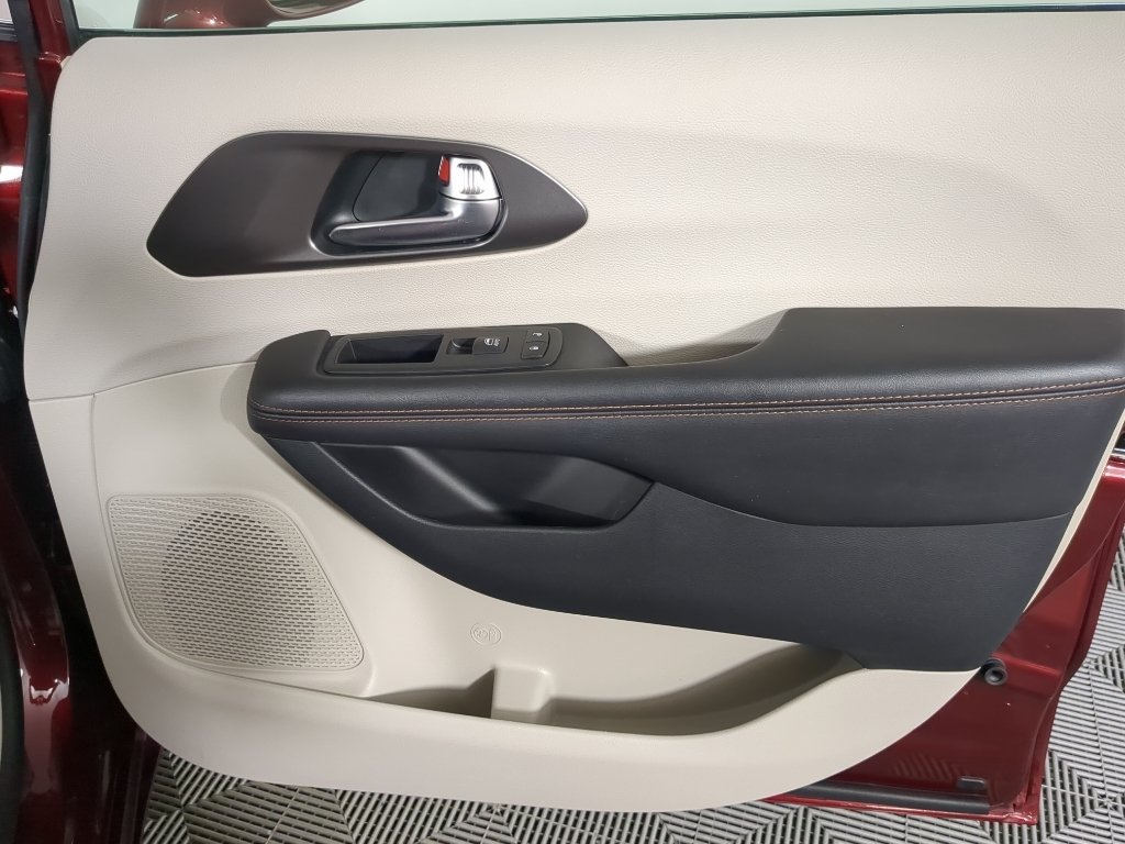 Used 2020 White Chrysler Touring L image 23