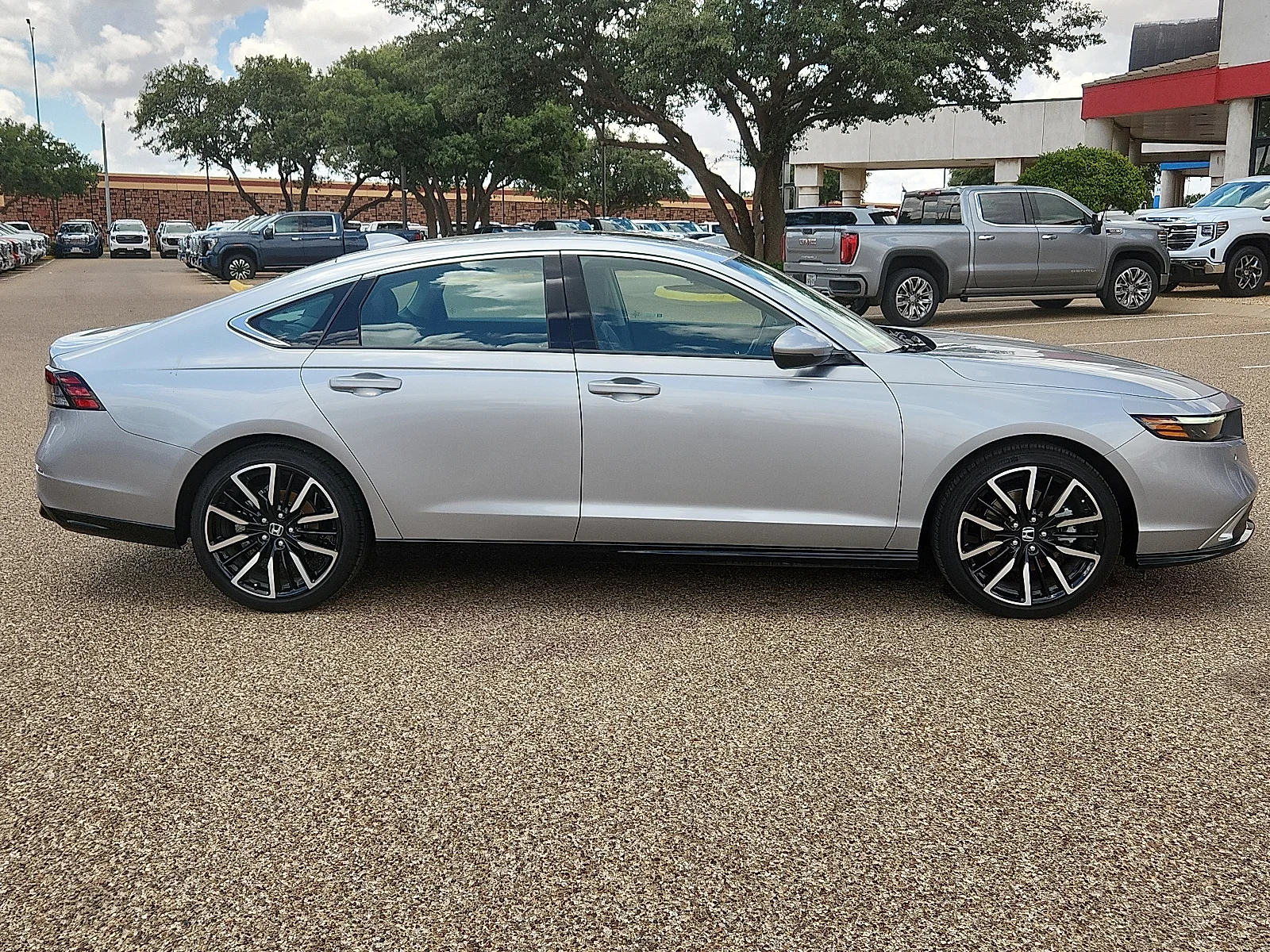 Used 2025 Solar Silver Metallic Honda Touring image 5