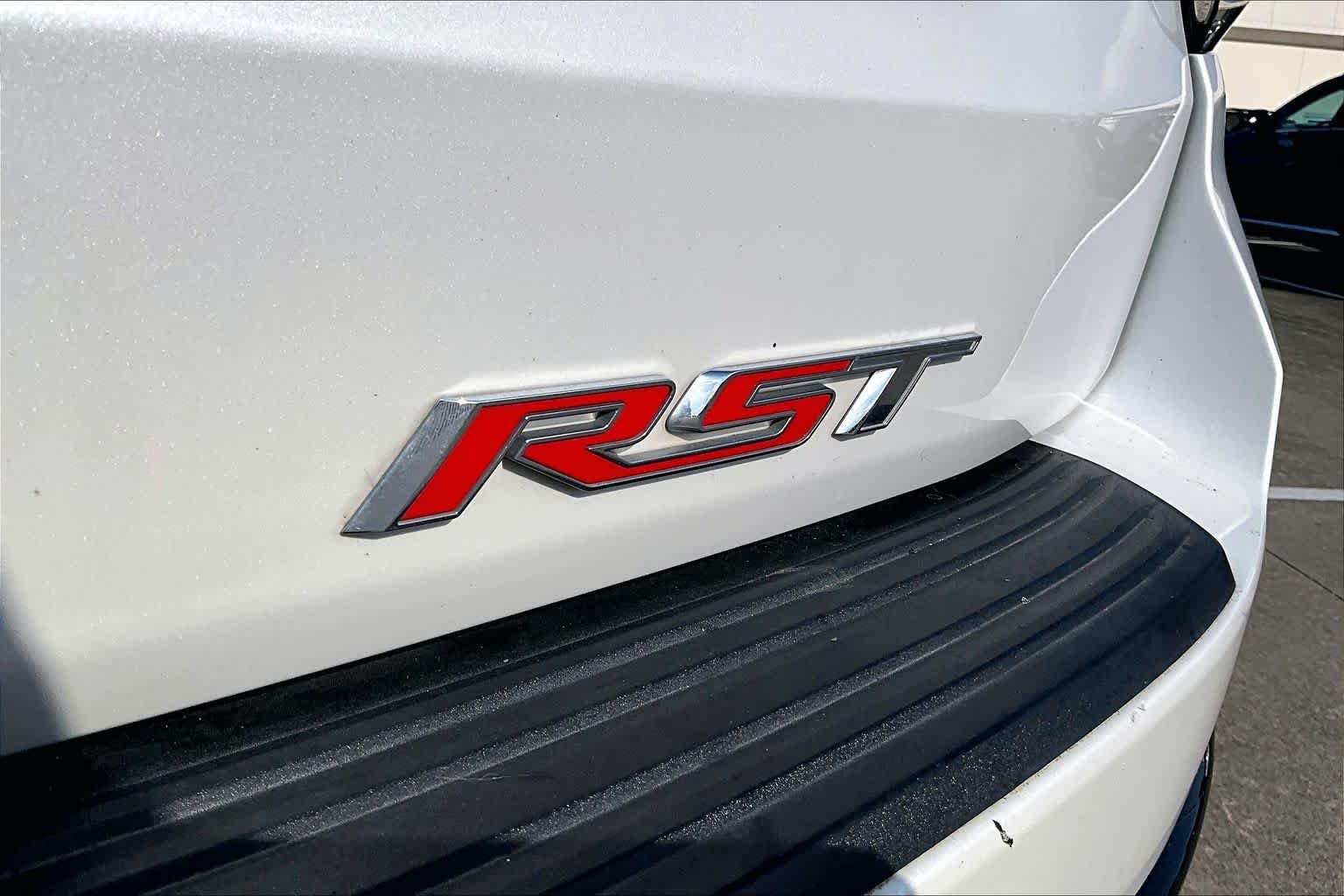 Used 2024 Iridescent Pearl Tricoat Chevrolet RST image 9