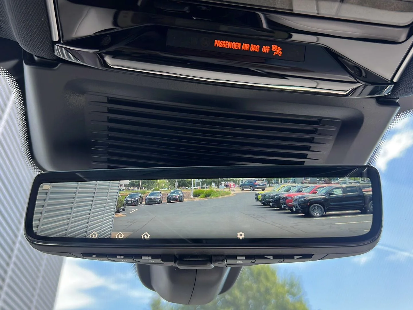 New 2026 Constellation Blue SV Bespoke Ultra Metallic Gloss Land Rover Dynamic SE image 22