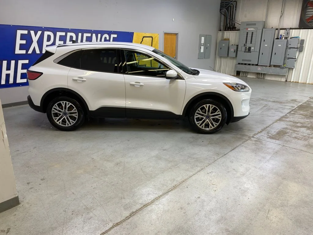 Used 2022 White Ford SEL image 8