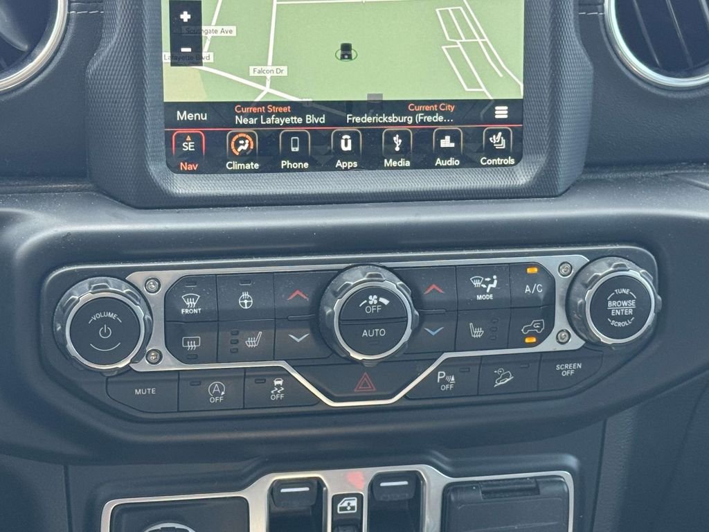 Used 2019 White Jeep Unlimited Sahara image 18