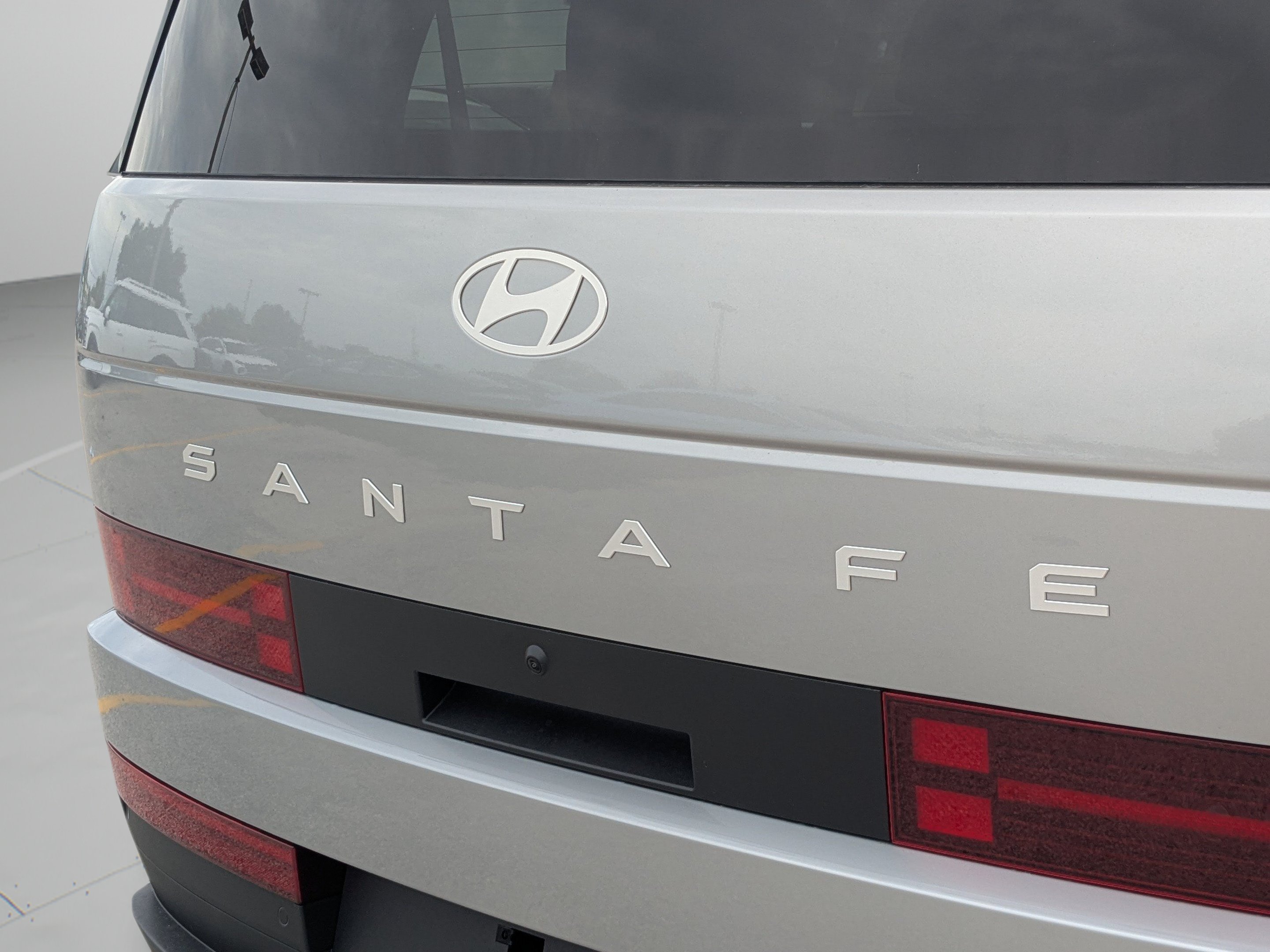 New 2027 Shimmering Silver Hyundai SE FWD image 12