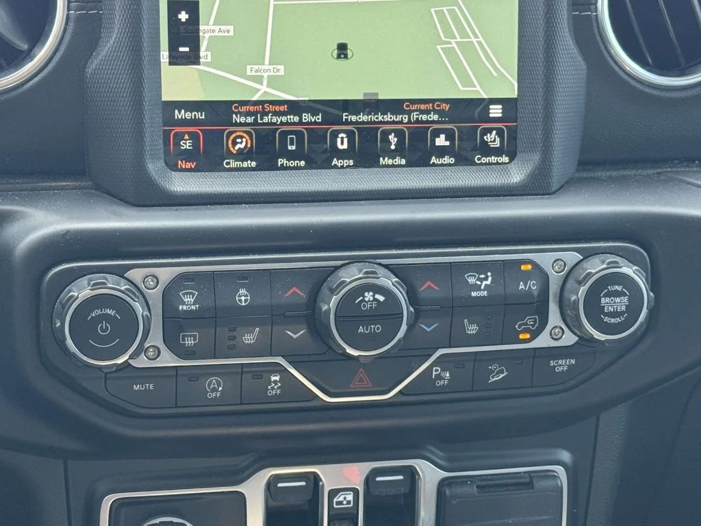 Used 2019 White Jeep Unlimited Sahara image 18