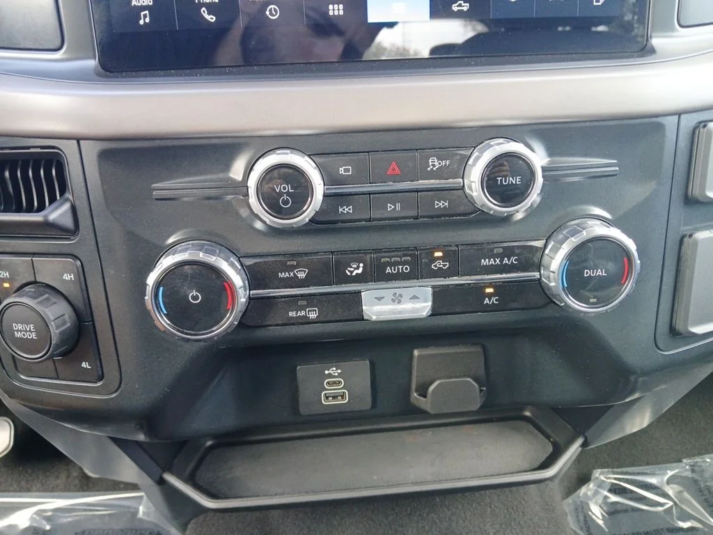 Used 2025 Carbonized Gray Metallic Ford XLT image 25