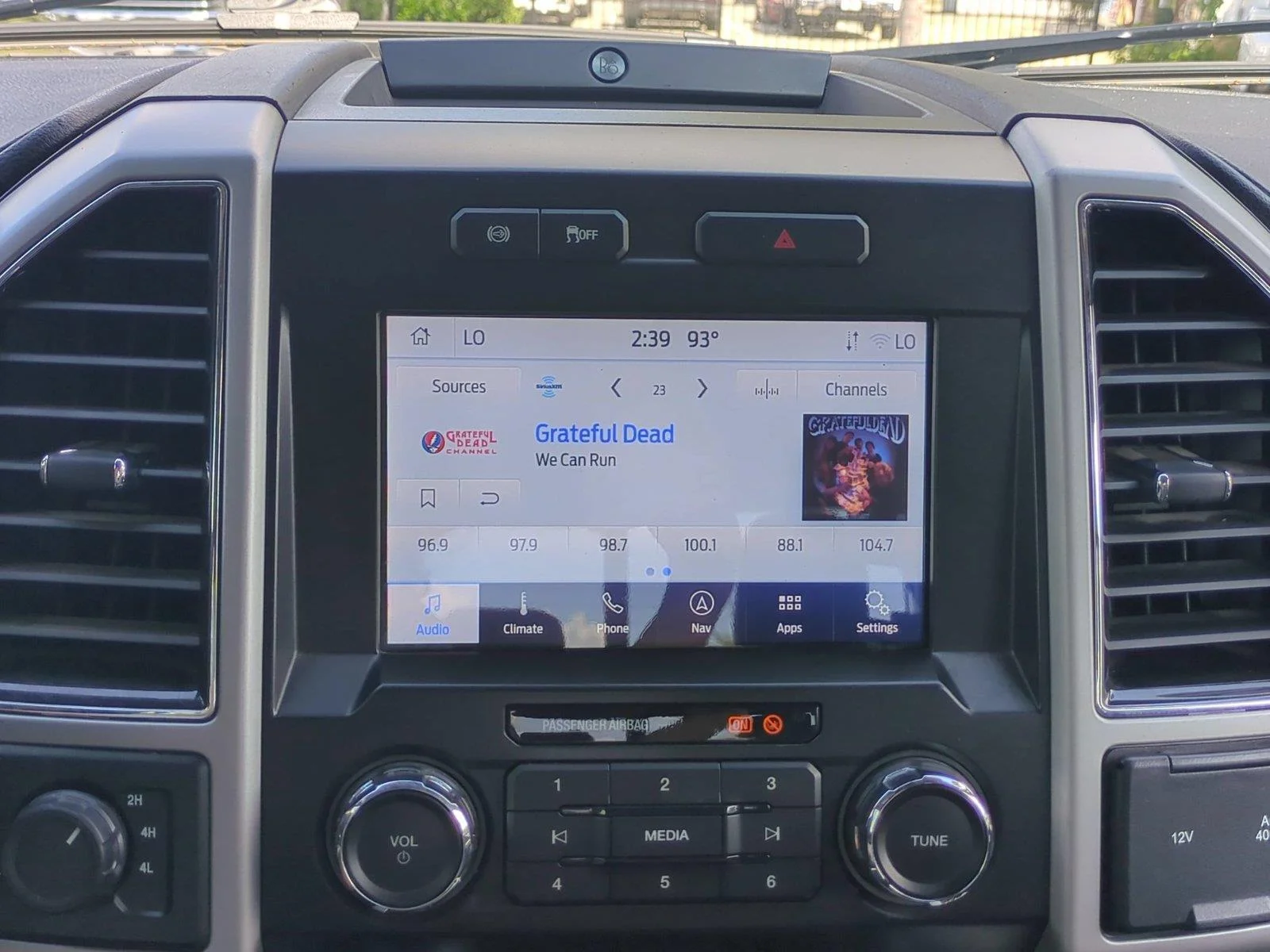 Used 2021 Oxford White Ford Lariat image 24