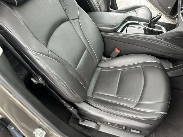 Used 2020 Gold Buick Avenir image 29