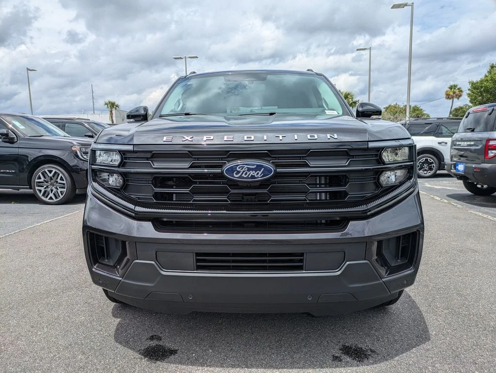 New 2026 Dark Matter Gray Metallic Ford Active image 9