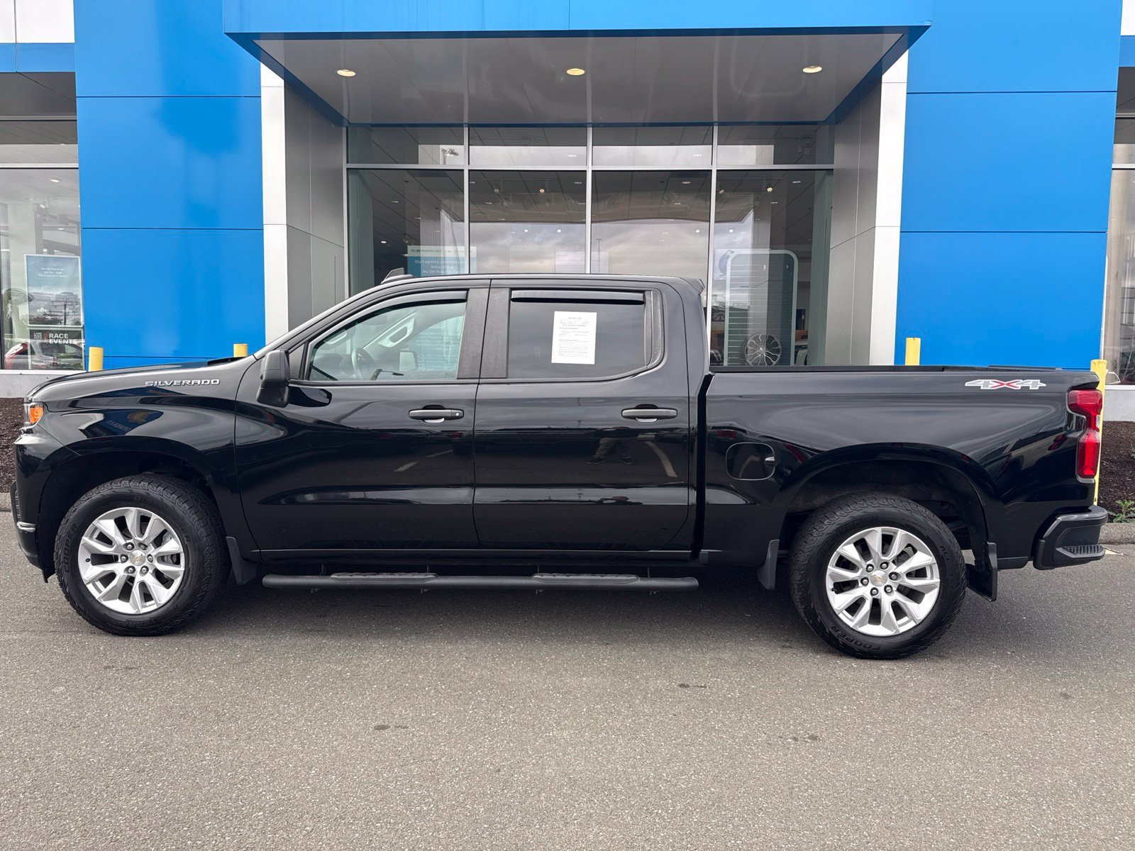 Used 2021 BLACK Chevrolet Custom image 9