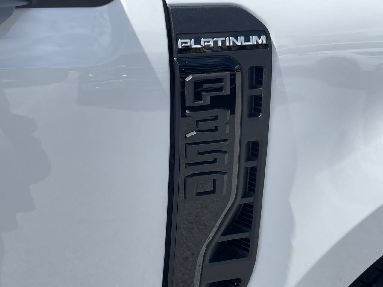 New 2026 Star White Metallic Tri-Coat Ford Platinum image 9