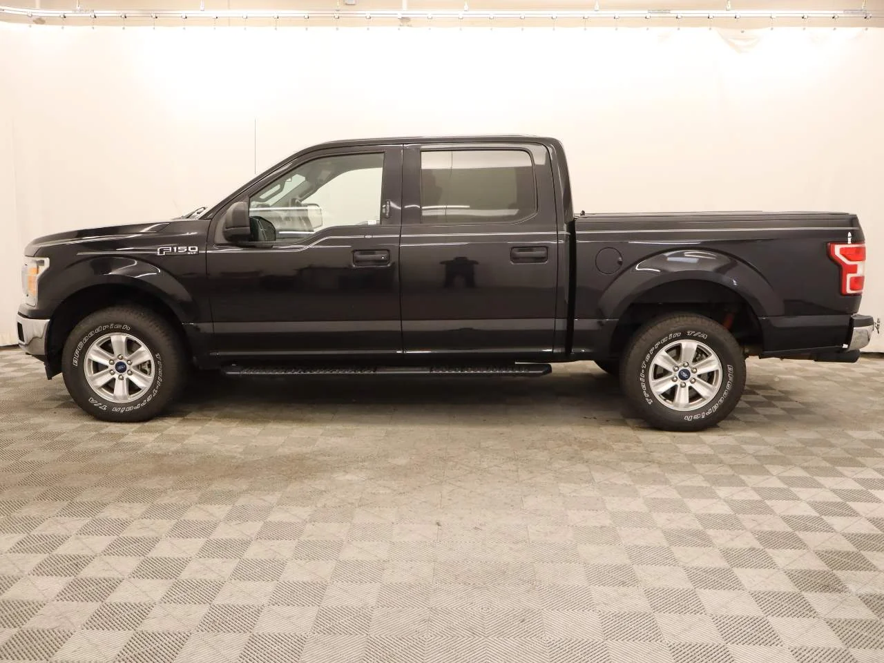 Used 2020 Agate Black Ford XLT Crew Cab image 2