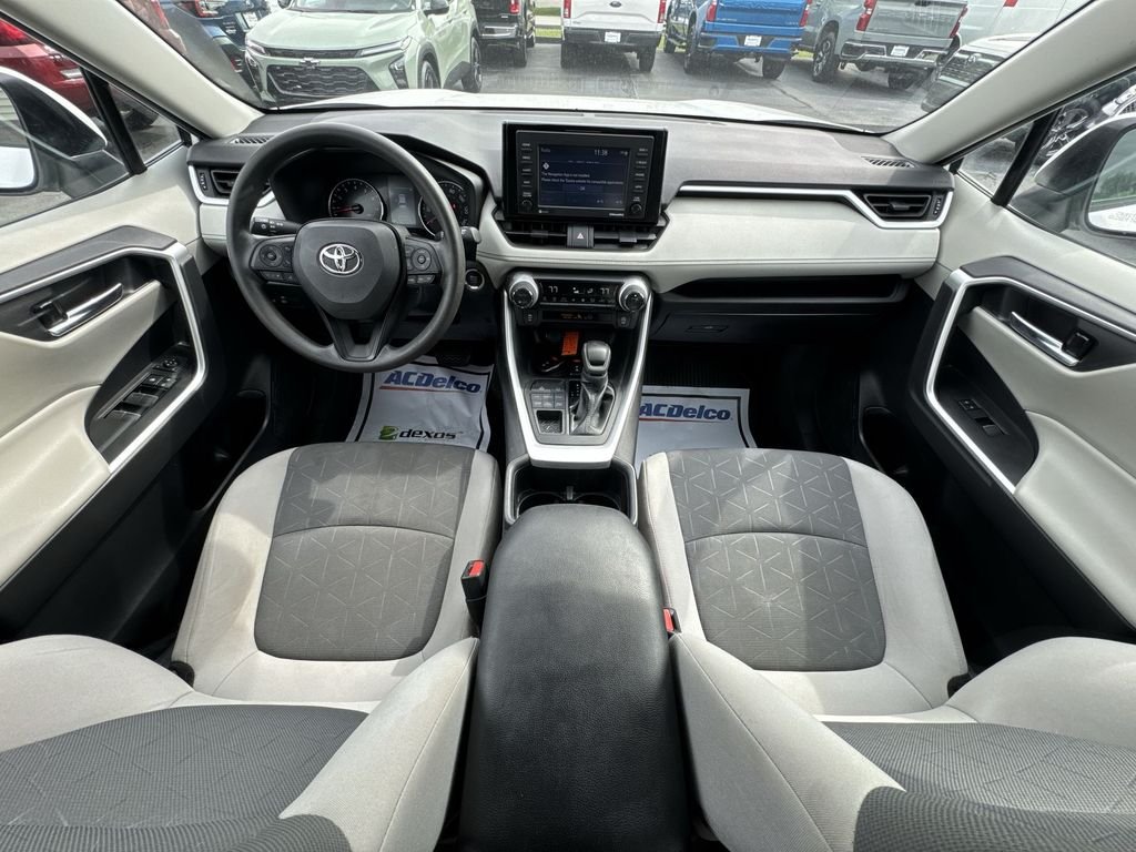 Used 2022 White Toyota XLE image 21