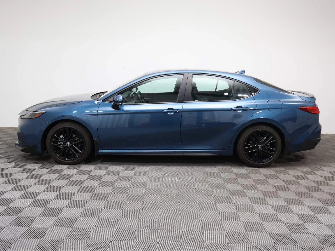 Used 2025 Ocean Gem Toyota SE image 2