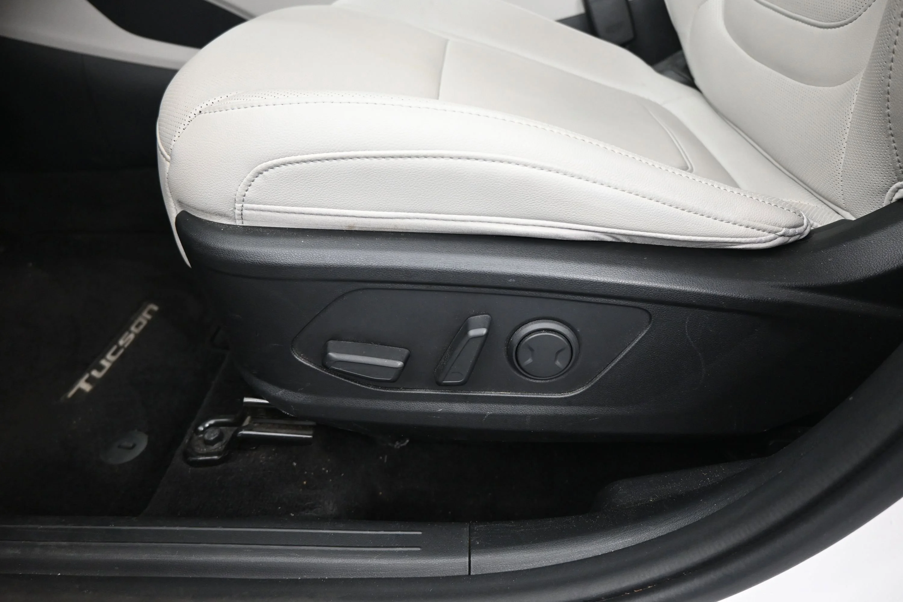 Used 2023 Serenity White Pearl Hyundai SEL image 10