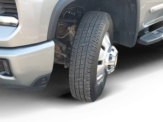 Used 2025 Sterling Gray Metallic Chevrolet High Country DRW image 33