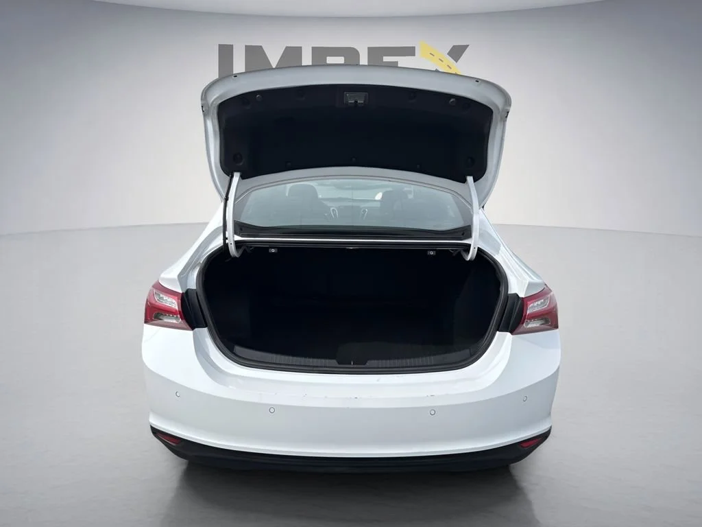 Used 2024 Summit White Chevrolet 1LT image 9