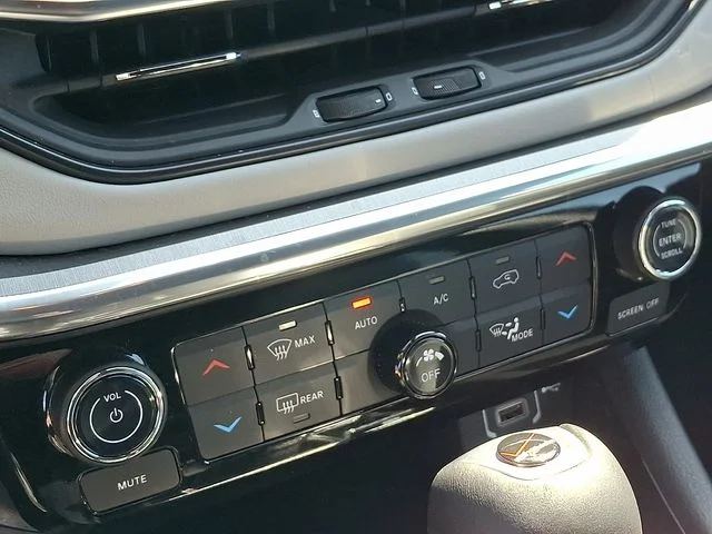 Used 2023 Gray Jeep Limited image 16