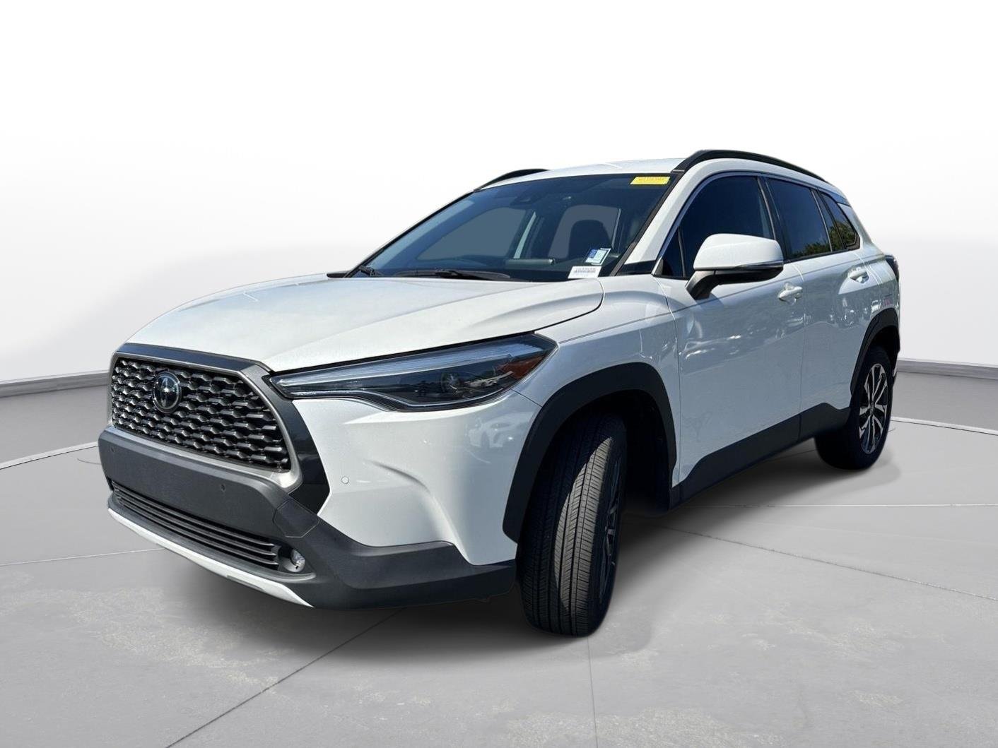 Used 2022 Wind Chill Pearl Toyota XLE image 2